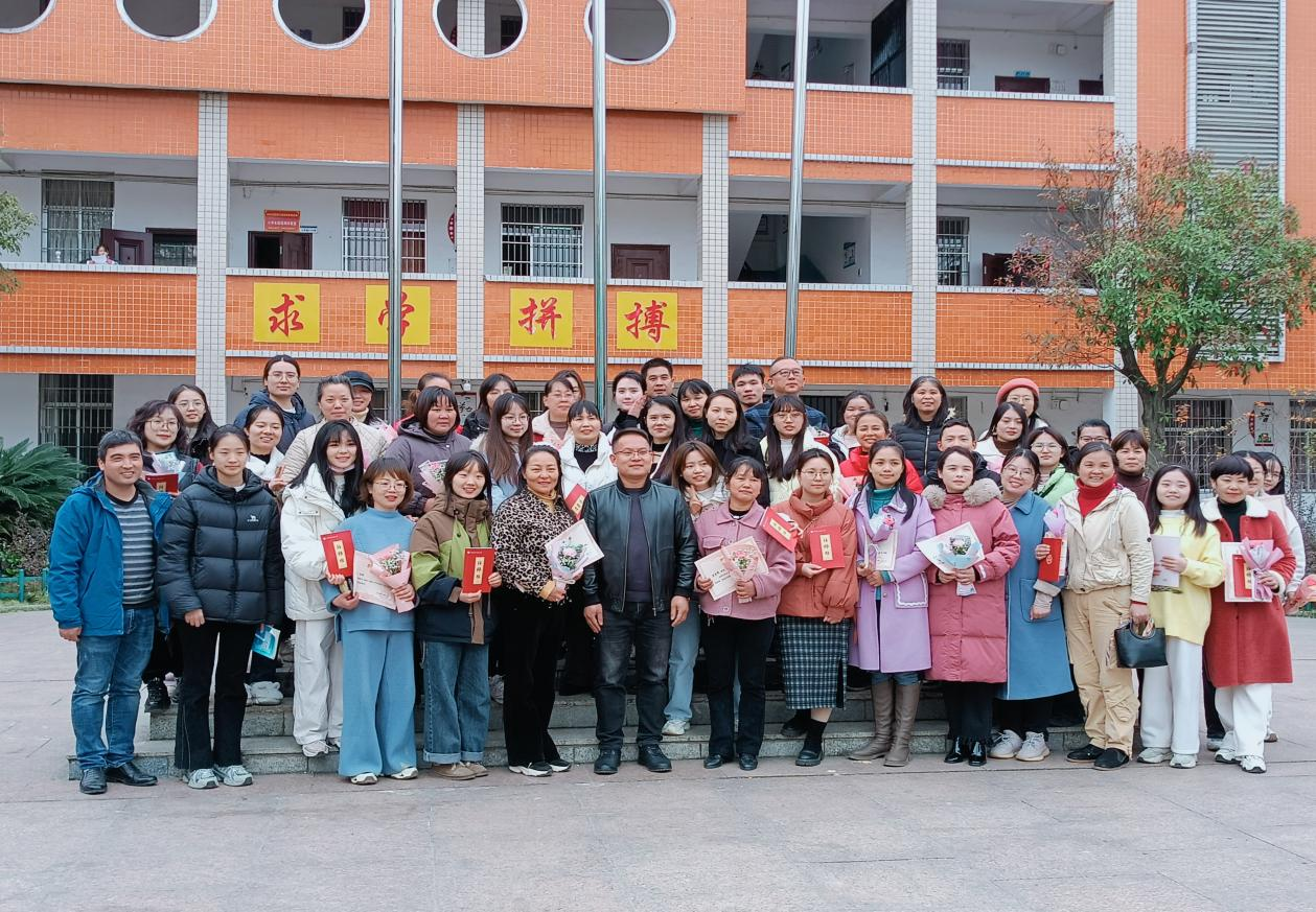 青蓝携手，筑梦完小