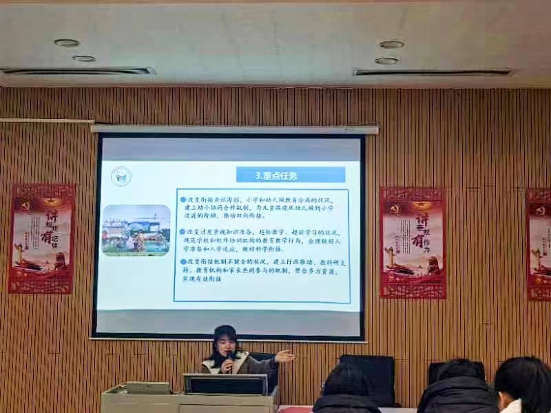 名师引领助成长，携手同行促提升