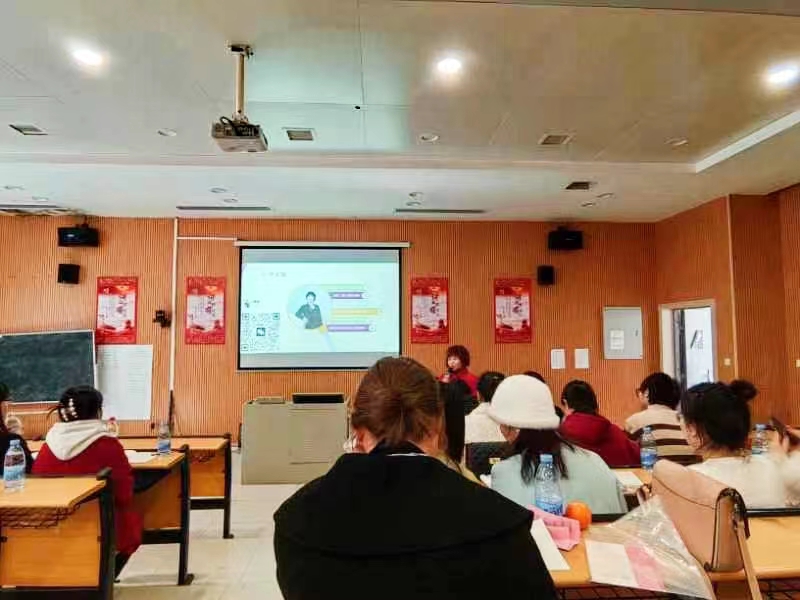 名师引领助成长，携手同行促提升