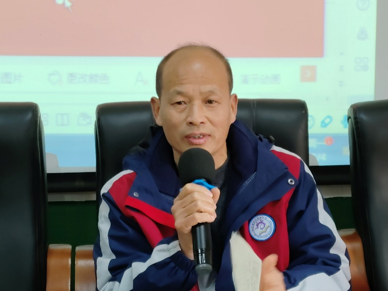 提升思想高度 积淀理论厚度