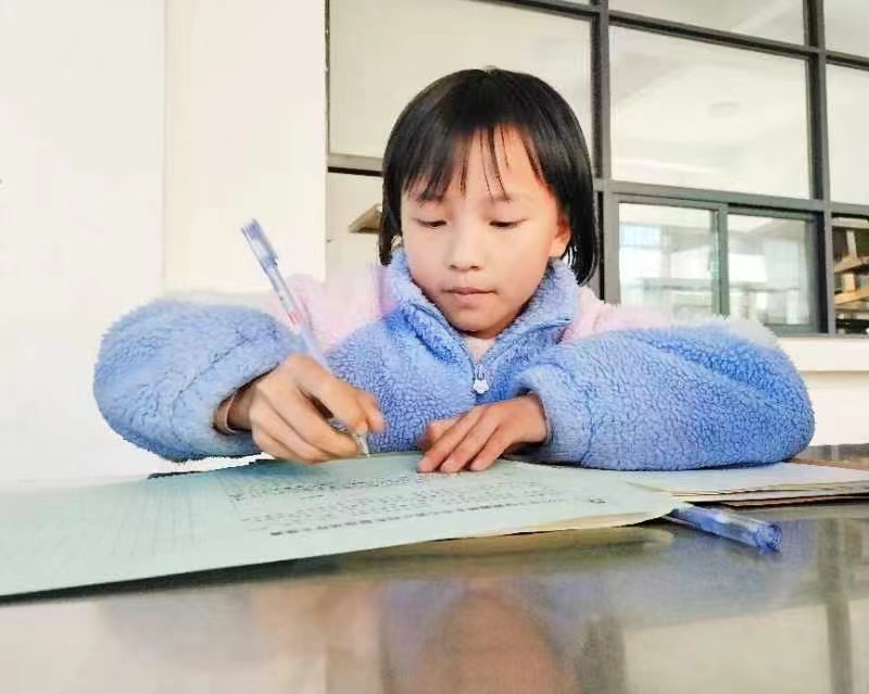 书香浸校园，写作展风采