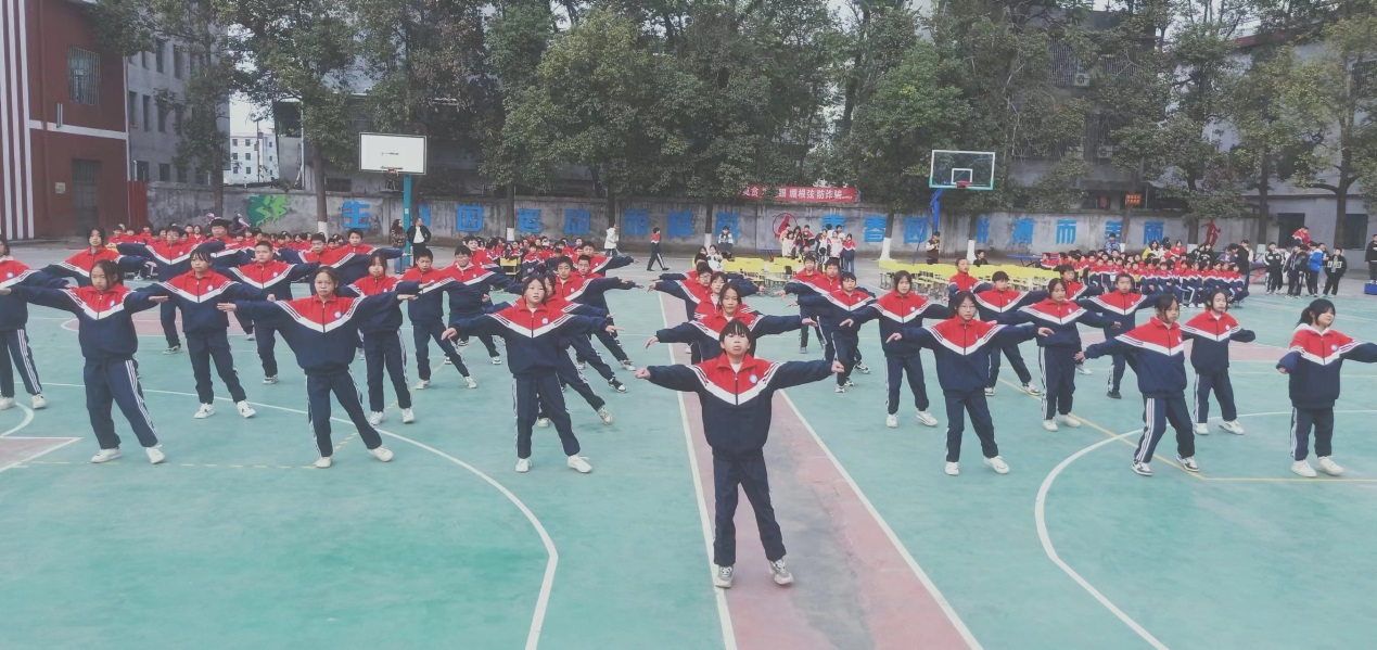 扬起理想风帆 舞动青春梦想