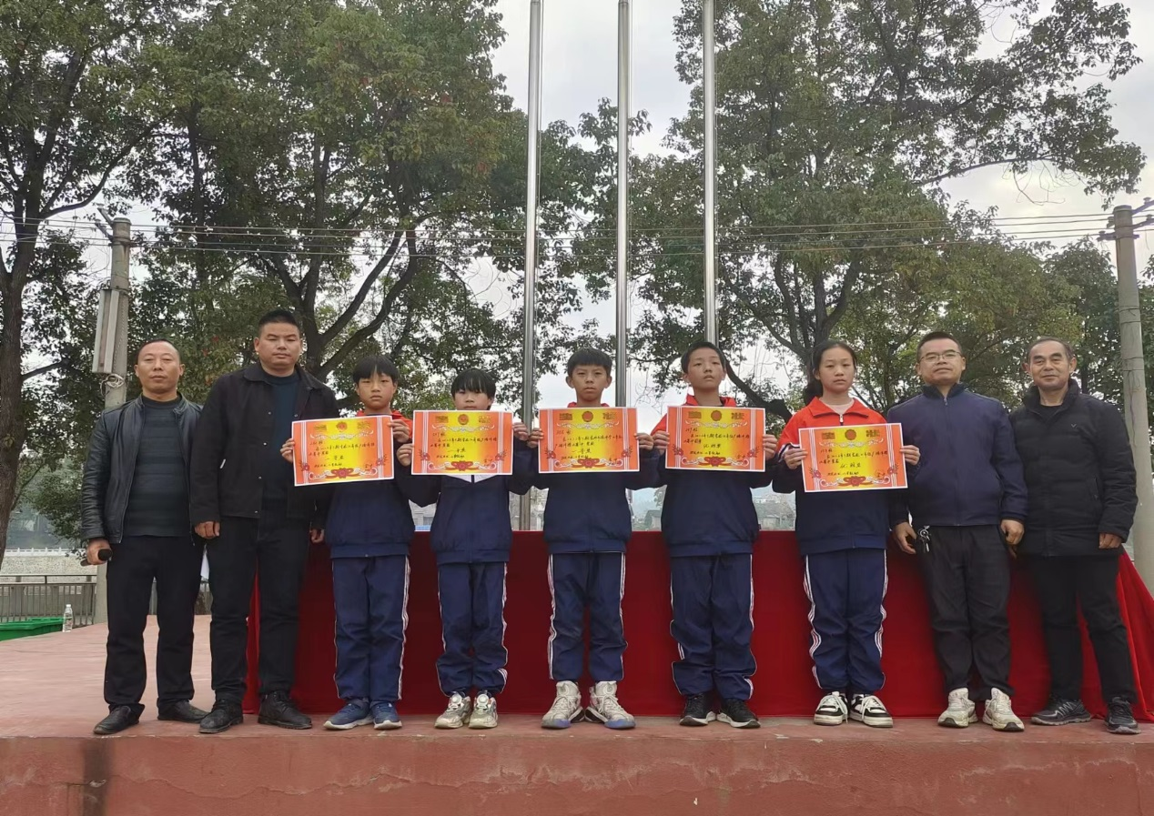 扬起理想风帆 舞动青春梦想