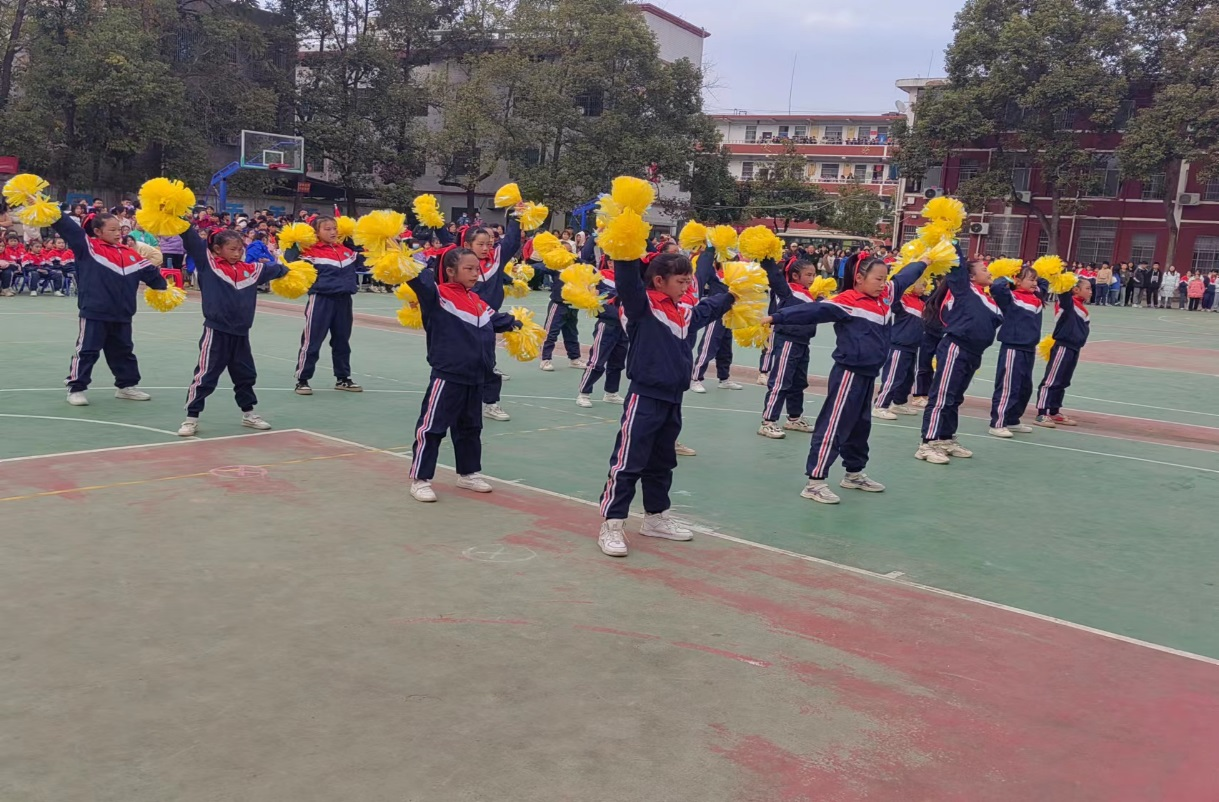 阳光大课间  快乐满校园