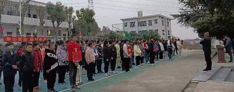 梽木山中学举行“跳出健康，跳出快乐”为主题的跳绳比赛