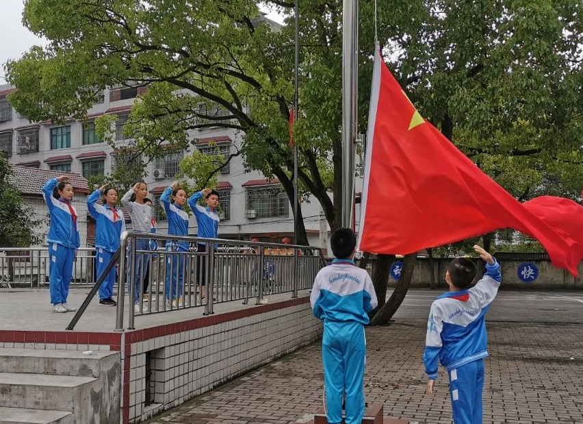 高沙镇中心小学开展爱国主义主题班会活动