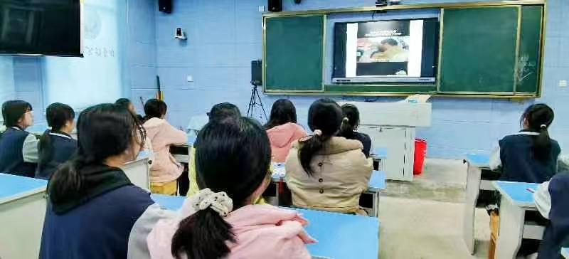 白仓镇芙蓉学校开展“1212真情关怀 温暖童心”关爱留守儿童主题教育