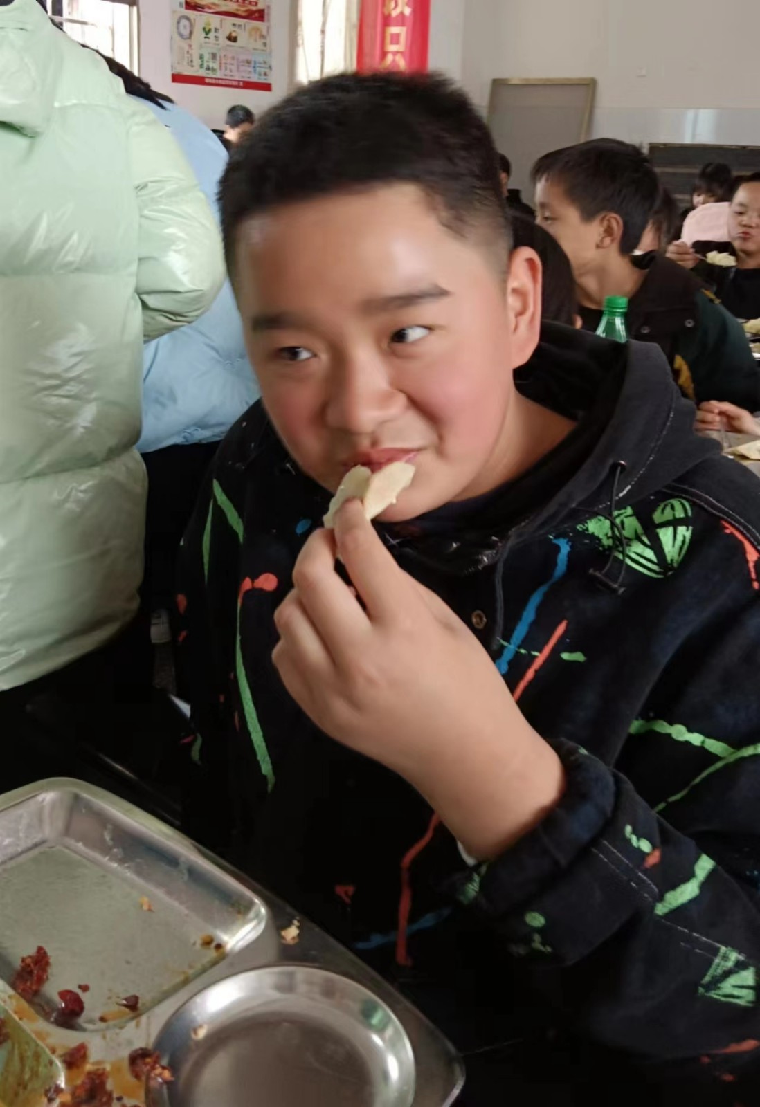 浓浓饺子香，暖暖关爱情