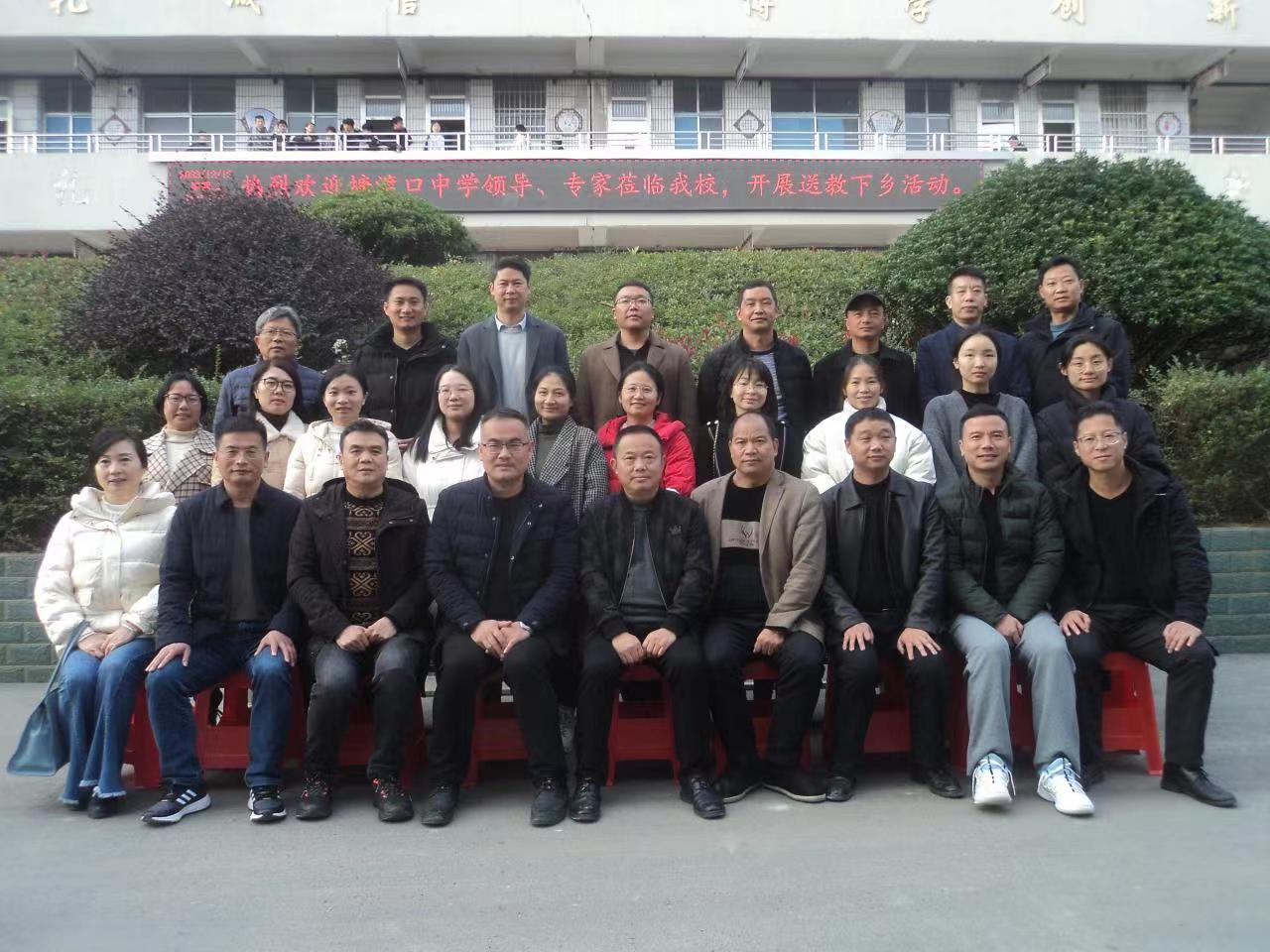 与时代同频，与城乡互促