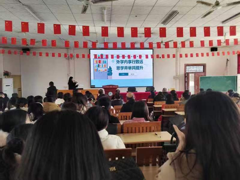 提灯引路，育梦成光