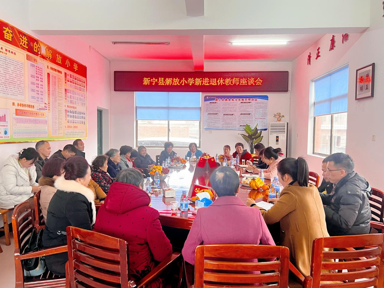 岁老根弥壮，阳骄叶更浓