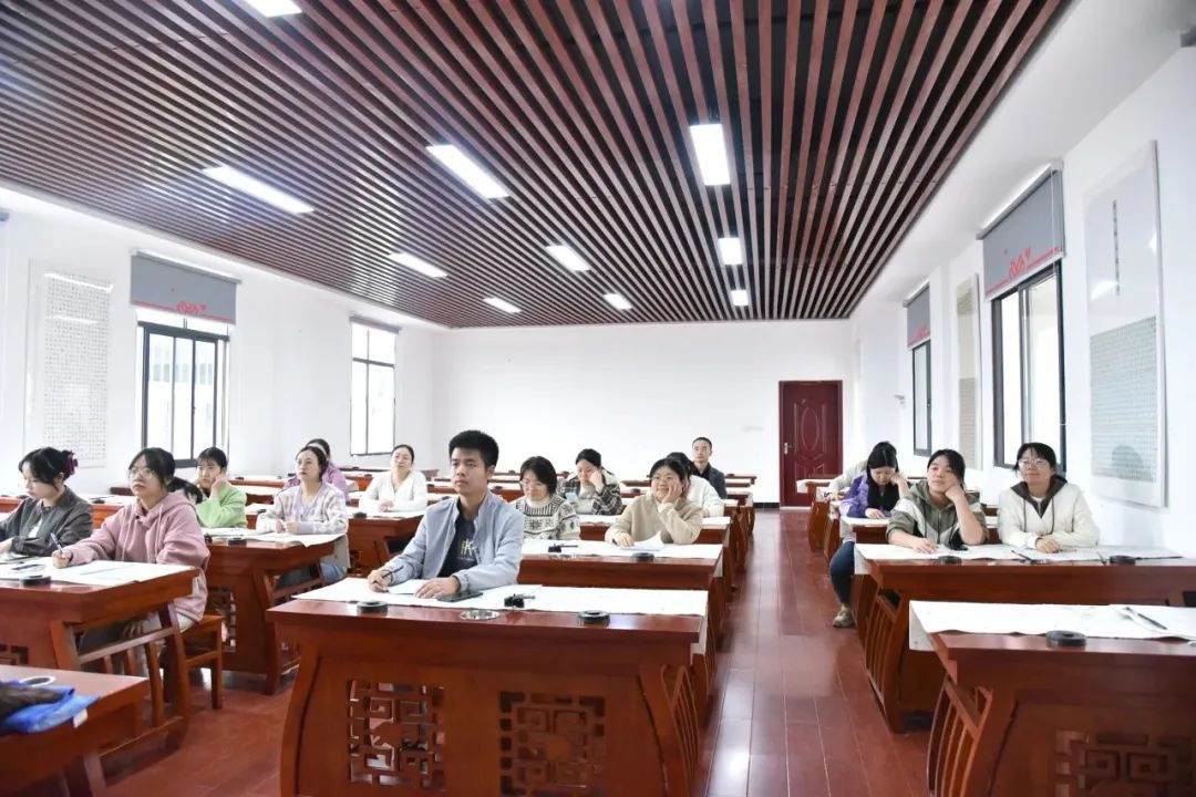 “板”上有智慧，“书”中见真章