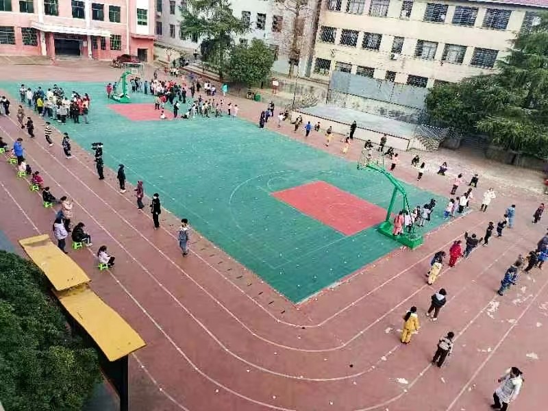 塘田市镇中心完小举行全年级一分钟跳绳比赛