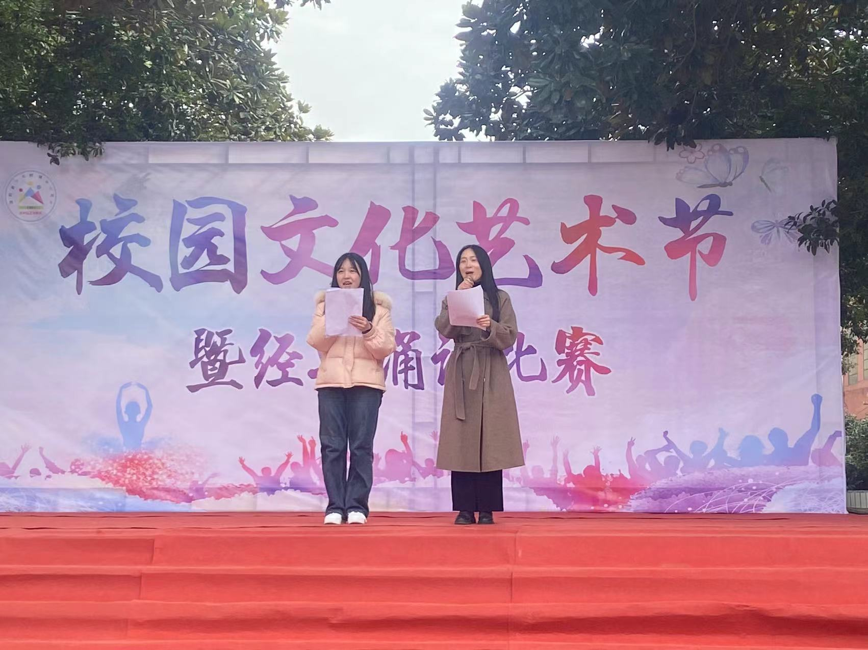 下花桥镇中心完全小学开展校园文化艺术节暨经典诵读比赛