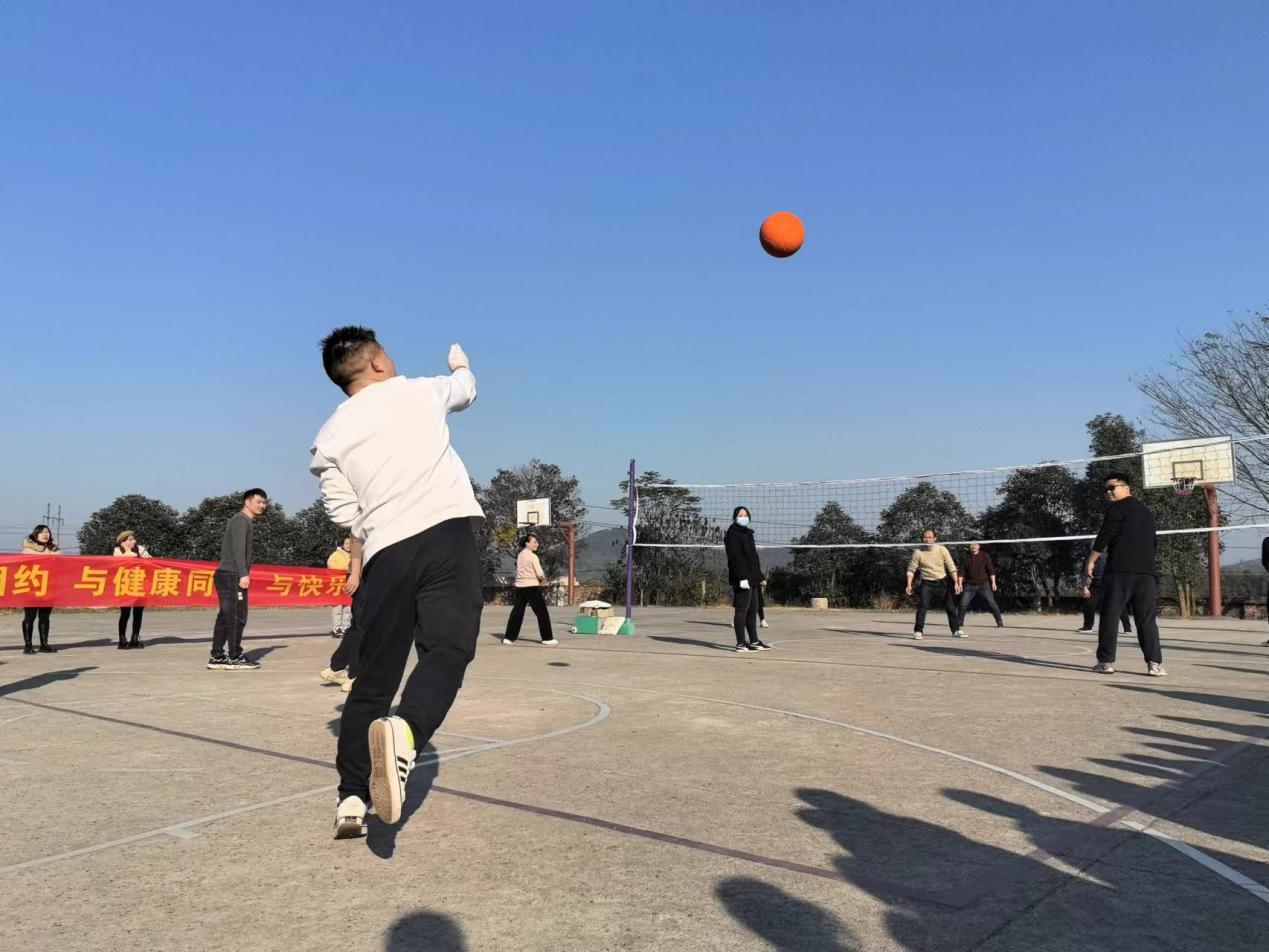 新宁县军田片区2024年庆元旦全体教师排球赛