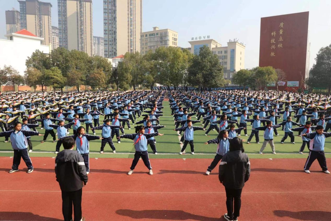 阳光大课间  活力满校园