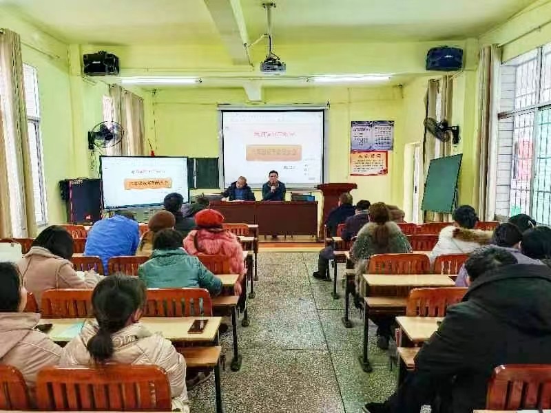 塘田市镇中心完全小学六年级统考动员会