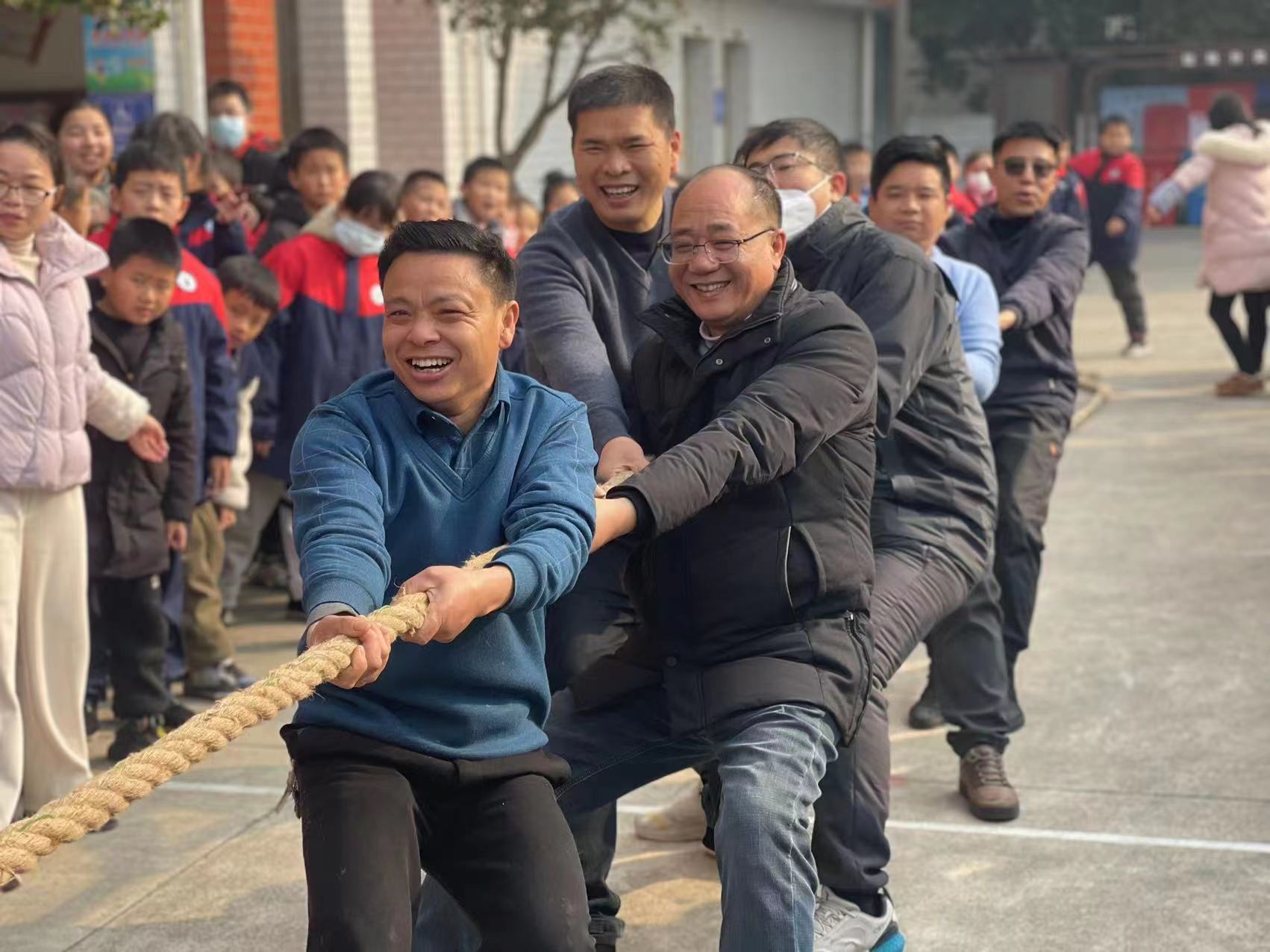 北塔小学：“庆元旦”拔河比赛欢乐开怀
