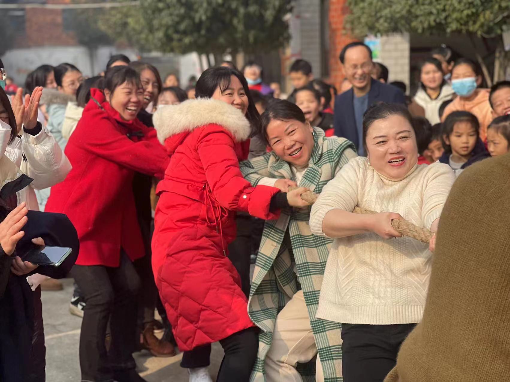 北塔小学：“庆元旦”拔河比赛欢乐开怀