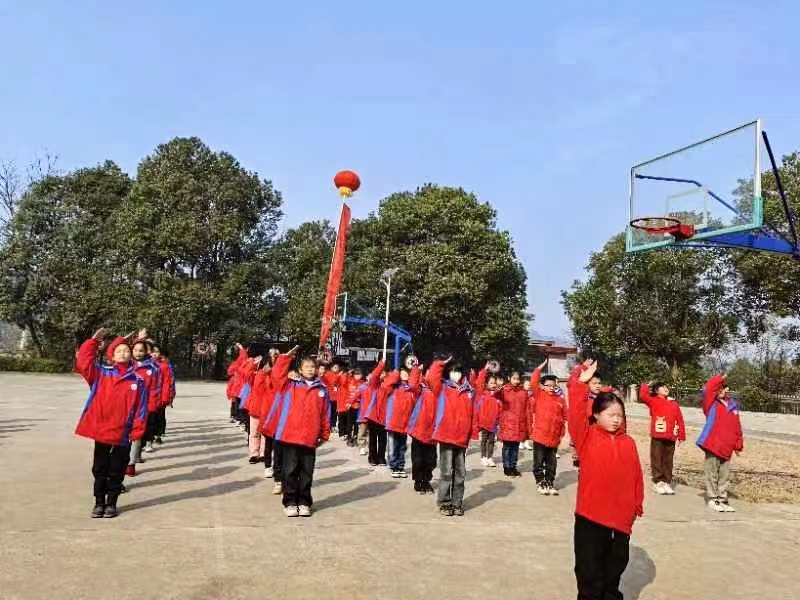 下花桥镇中心完全小学开展校园文化艺术节暨阳光体育运动会