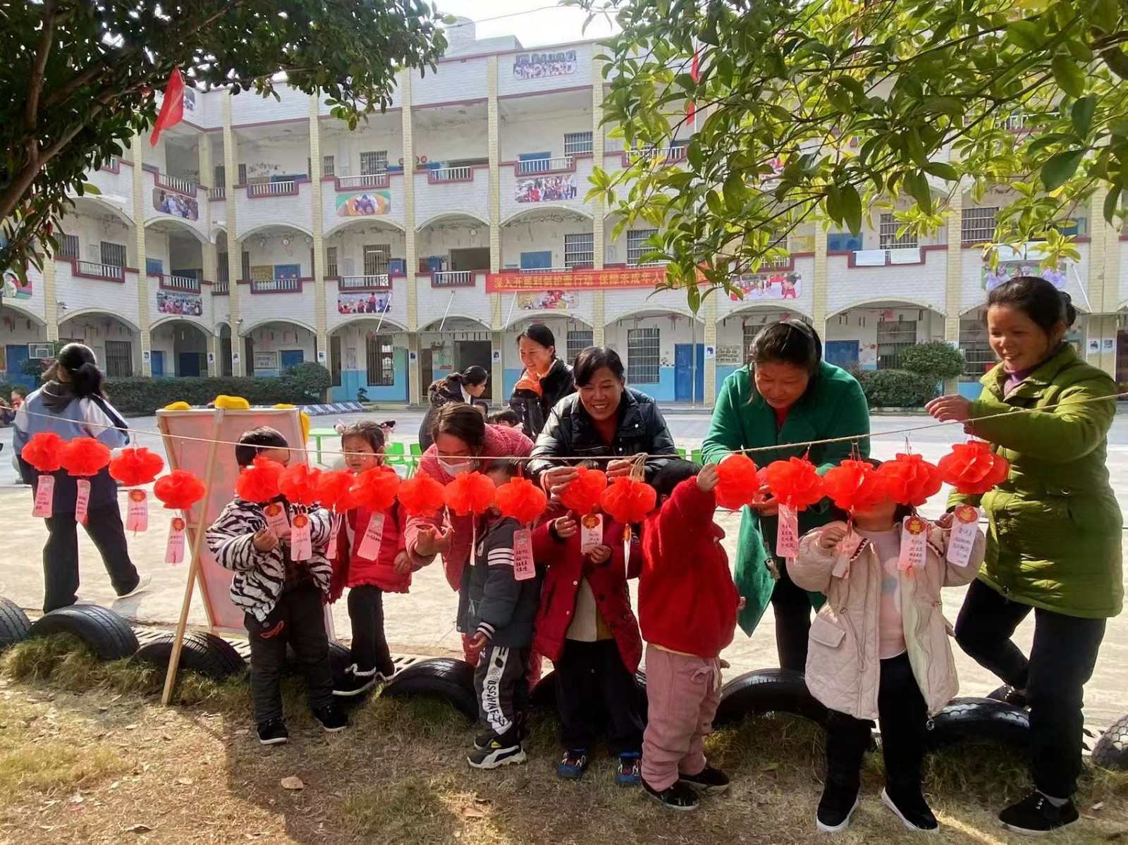 回龙寺镇中心幼儿园开展“庆元旦，迎新春”主题活动