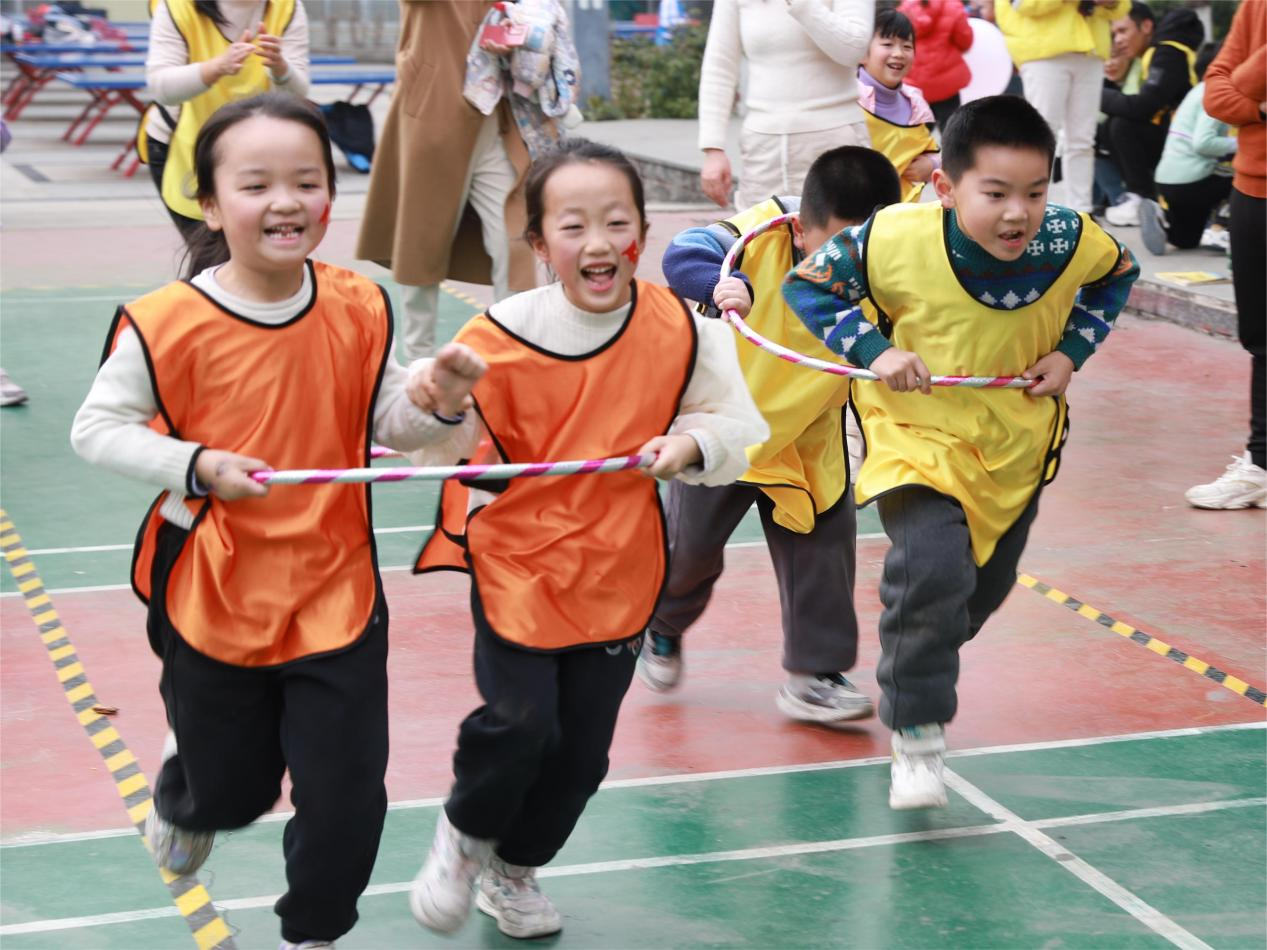 城区二小人的亲子运动会：“趣”享运动，“童”样精彩