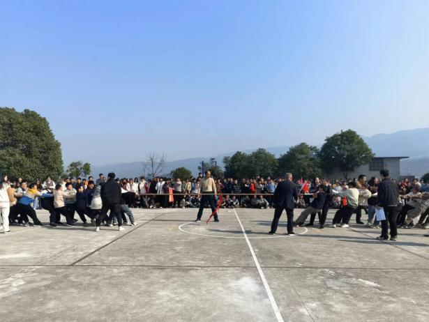 “和谐、阳光，健康、拼搏。生命因运动而精彩！”