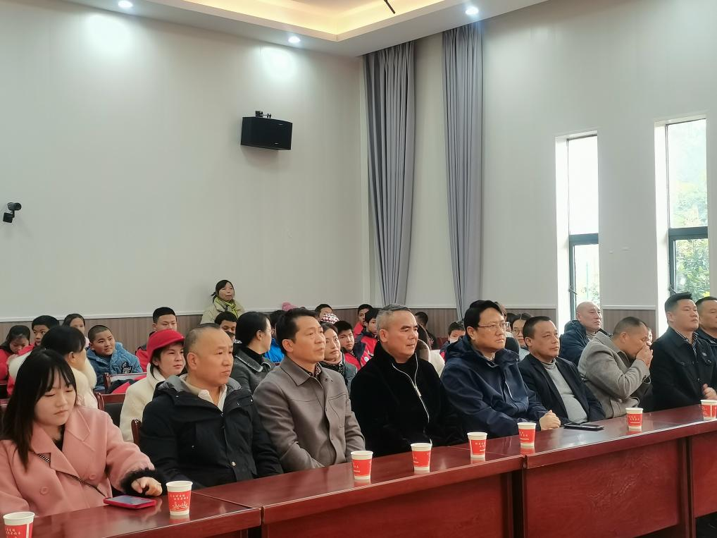 情系特校，爱洒校园