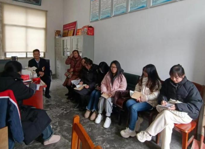 以“三爱、三带、三课堂”， 促“楚怡”思政创新团队课堂建设