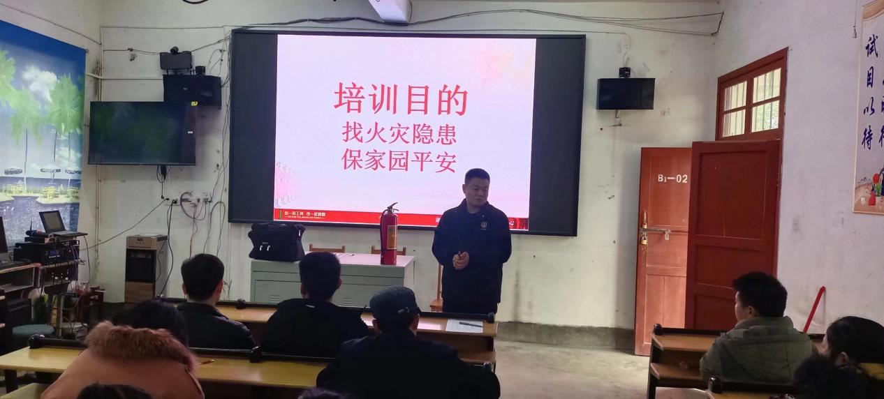 回龙寺镇军田中学“关注消防 珍爱生命”消防知识培训