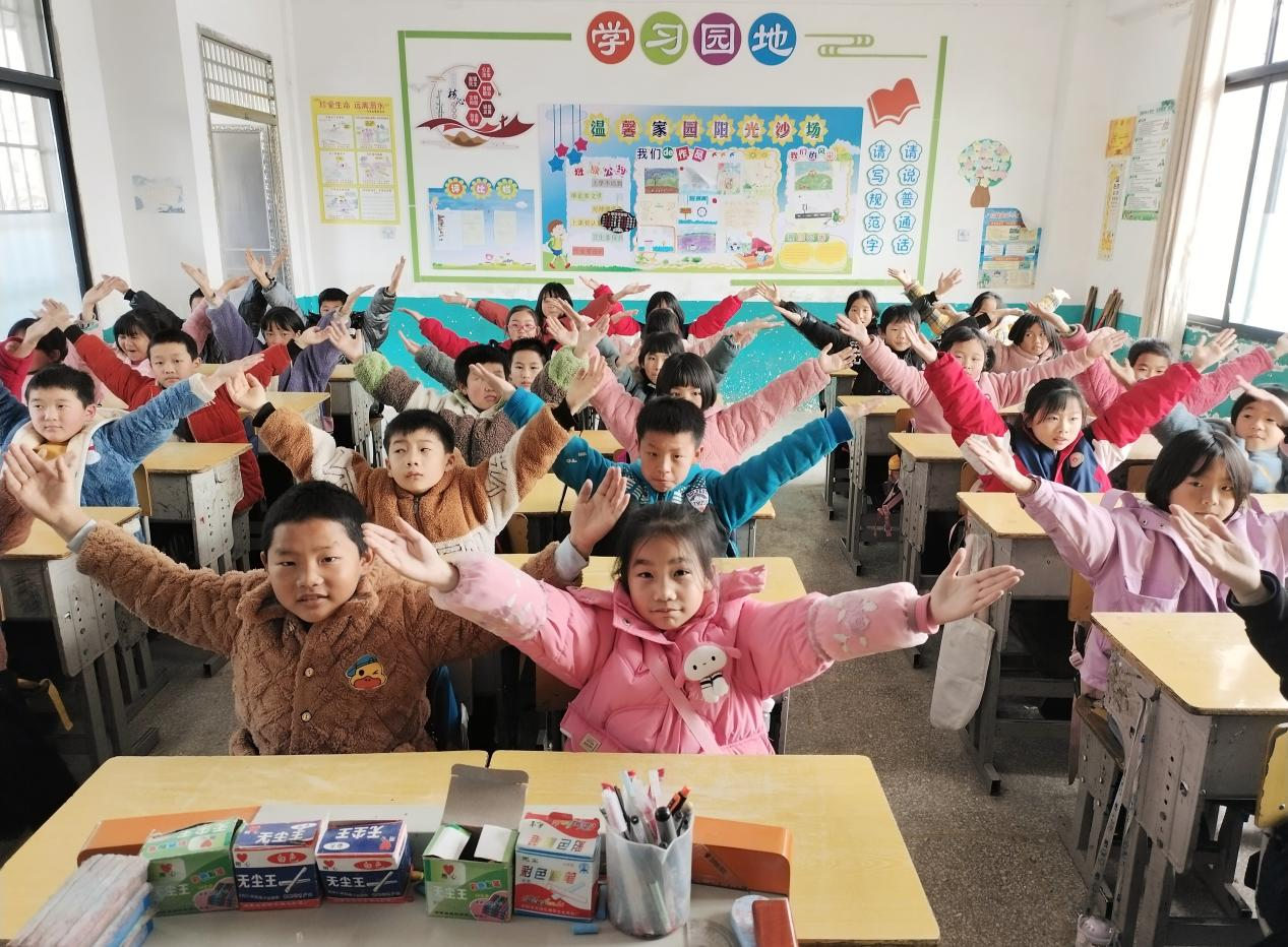 经典诵读传文明，书香浸润悦人生