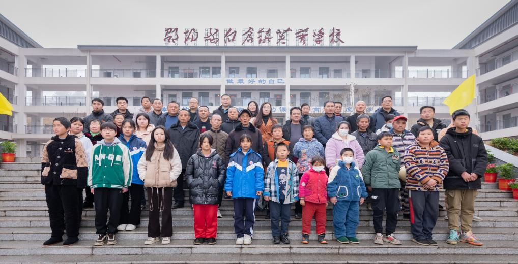 情暖寒冬，筑梦助学