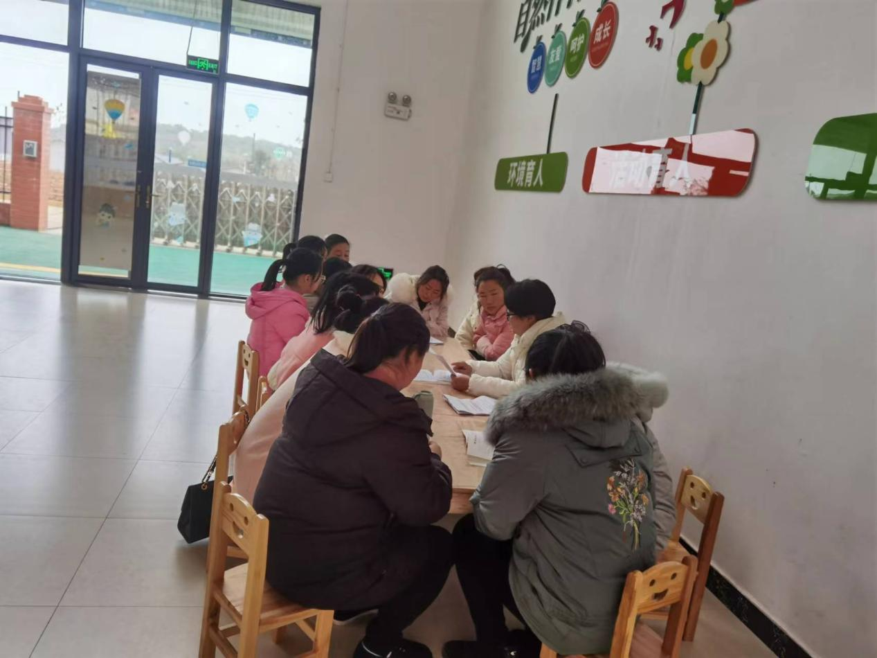 白沙中心幼儿园召开“利剑护蕾.雷霆行动”专项工作推进会