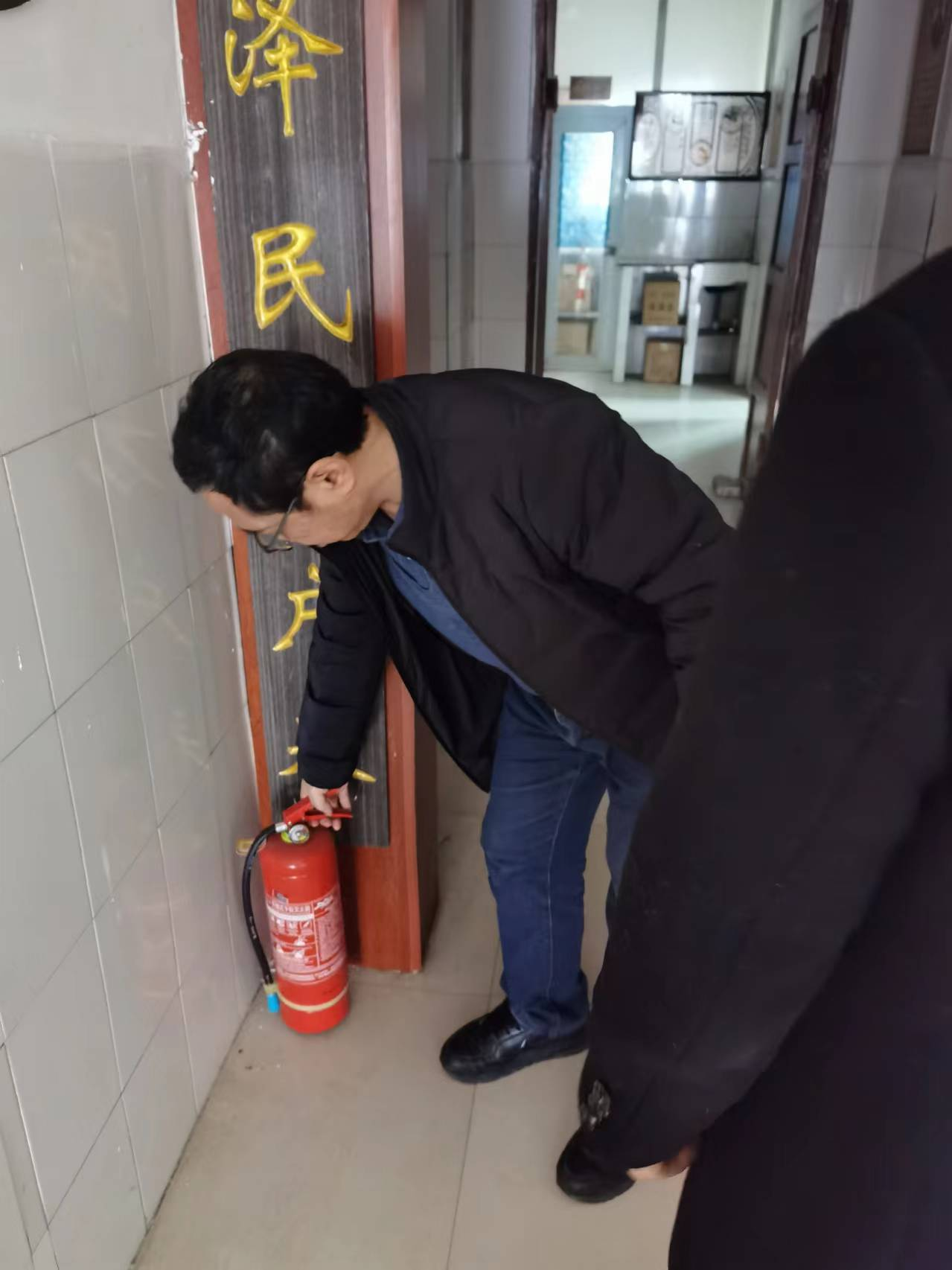 辰溪县卫健局领导督查乡镇医疗机构消防安全工作