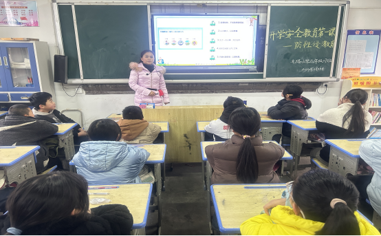 开学第一课:防性侵害 护青苗成长