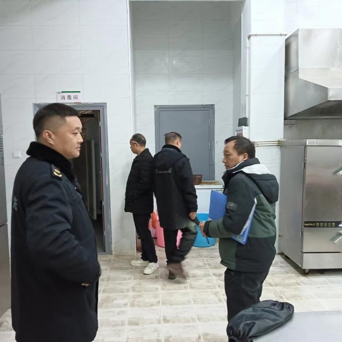 县市场管理监督局深入小溪市中学开展新学期食品安全检查工作