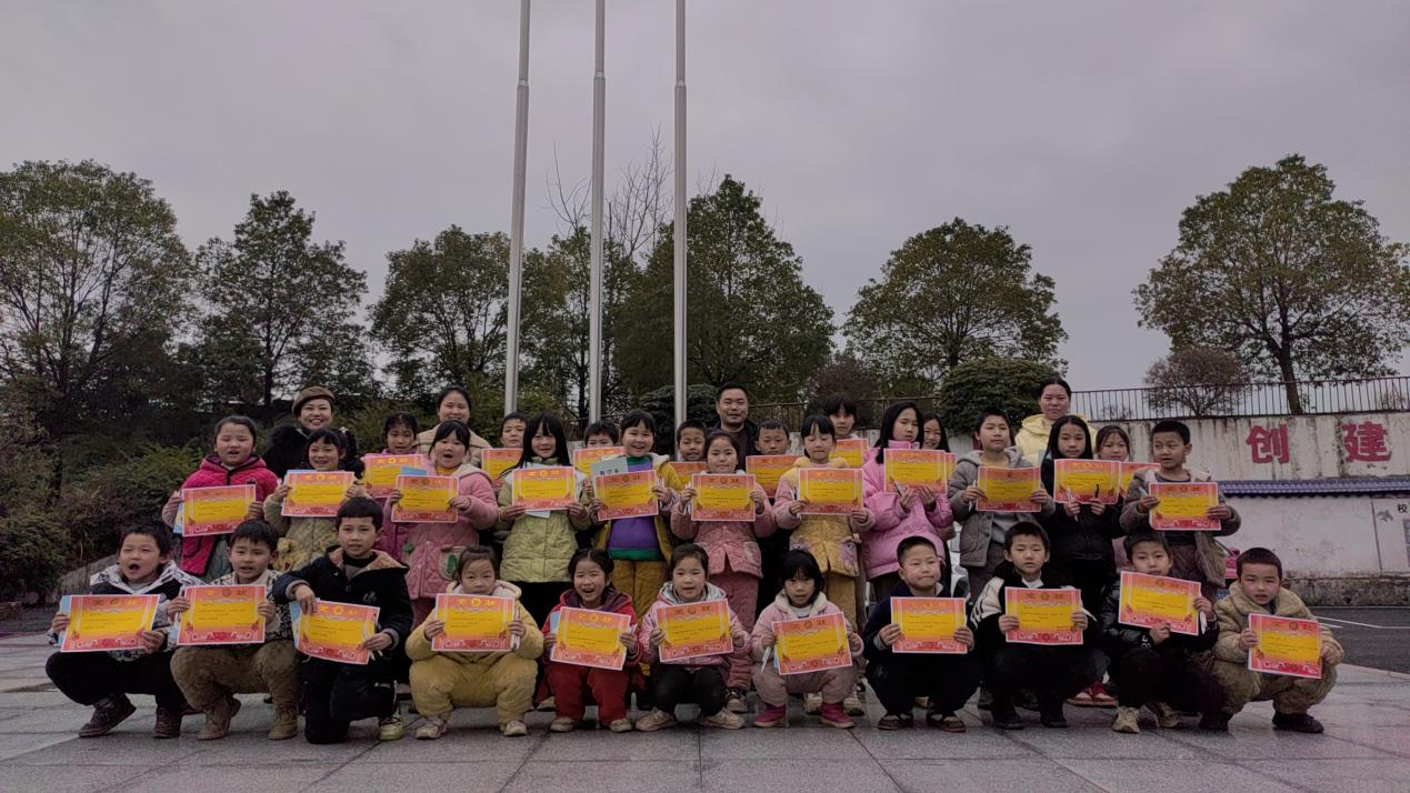 开学新气象 ---霞塘云中心完小举行春季开学典礼暨开学第一课安全教育