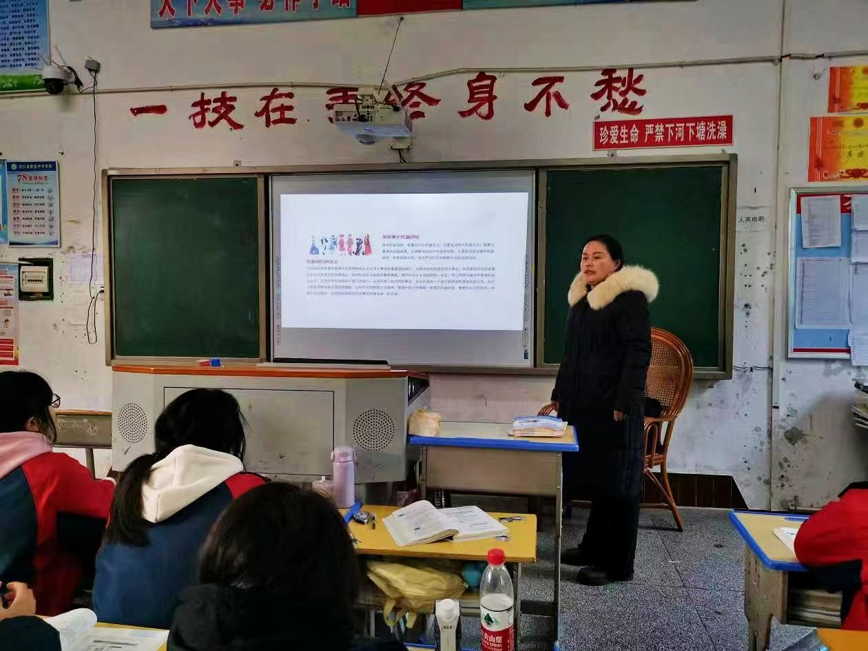 龙行龘龘迎开学、前程朤朤向未来