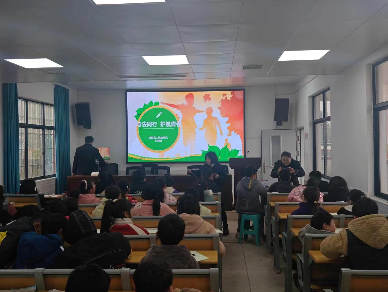 下花桥镇中心完全小学开展法治副校长进校园