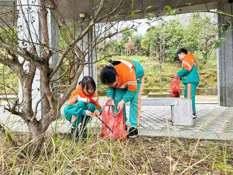 践行雷锋精神,争做追“锋”少年