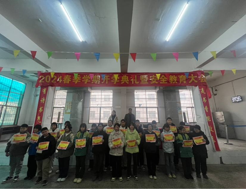 塘渡口镇霞塘云中学开学典礼暨安全教育会