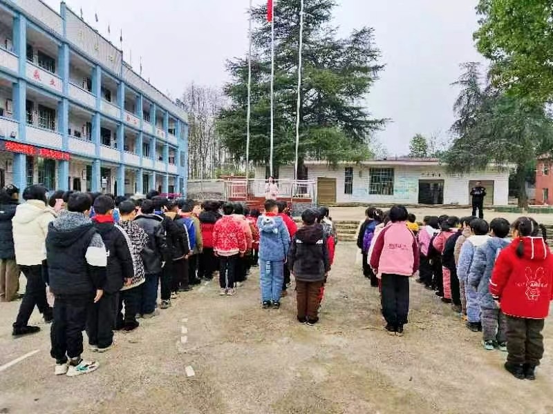 下花桥镇五里小学春季学期开学典礼