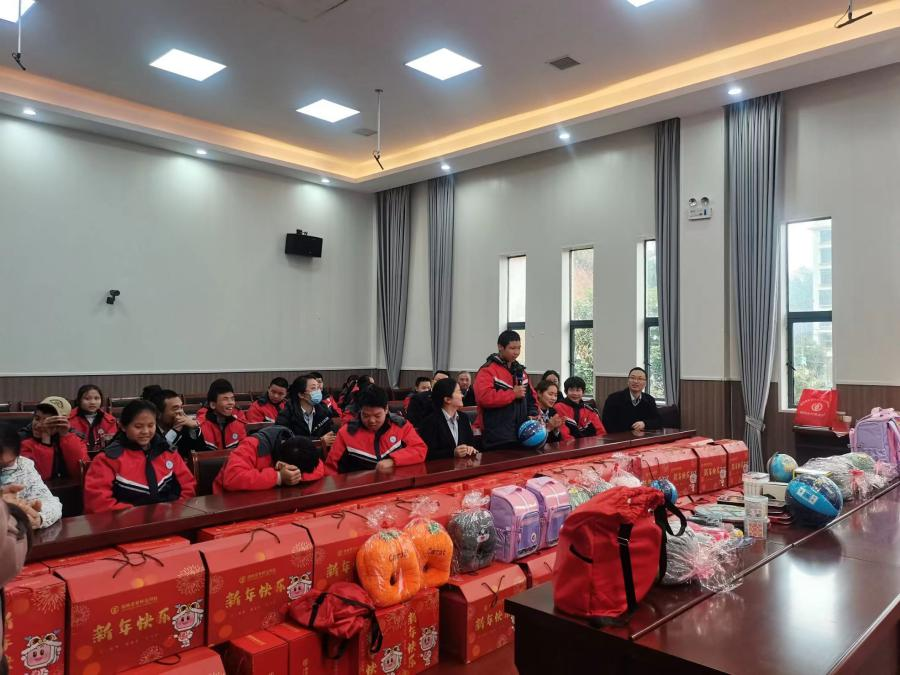 新春第一暖，圆梦微心愿