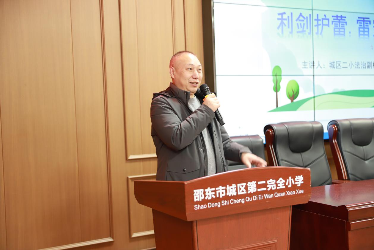 城区二小积极开展“法制教育进校园”系列活动