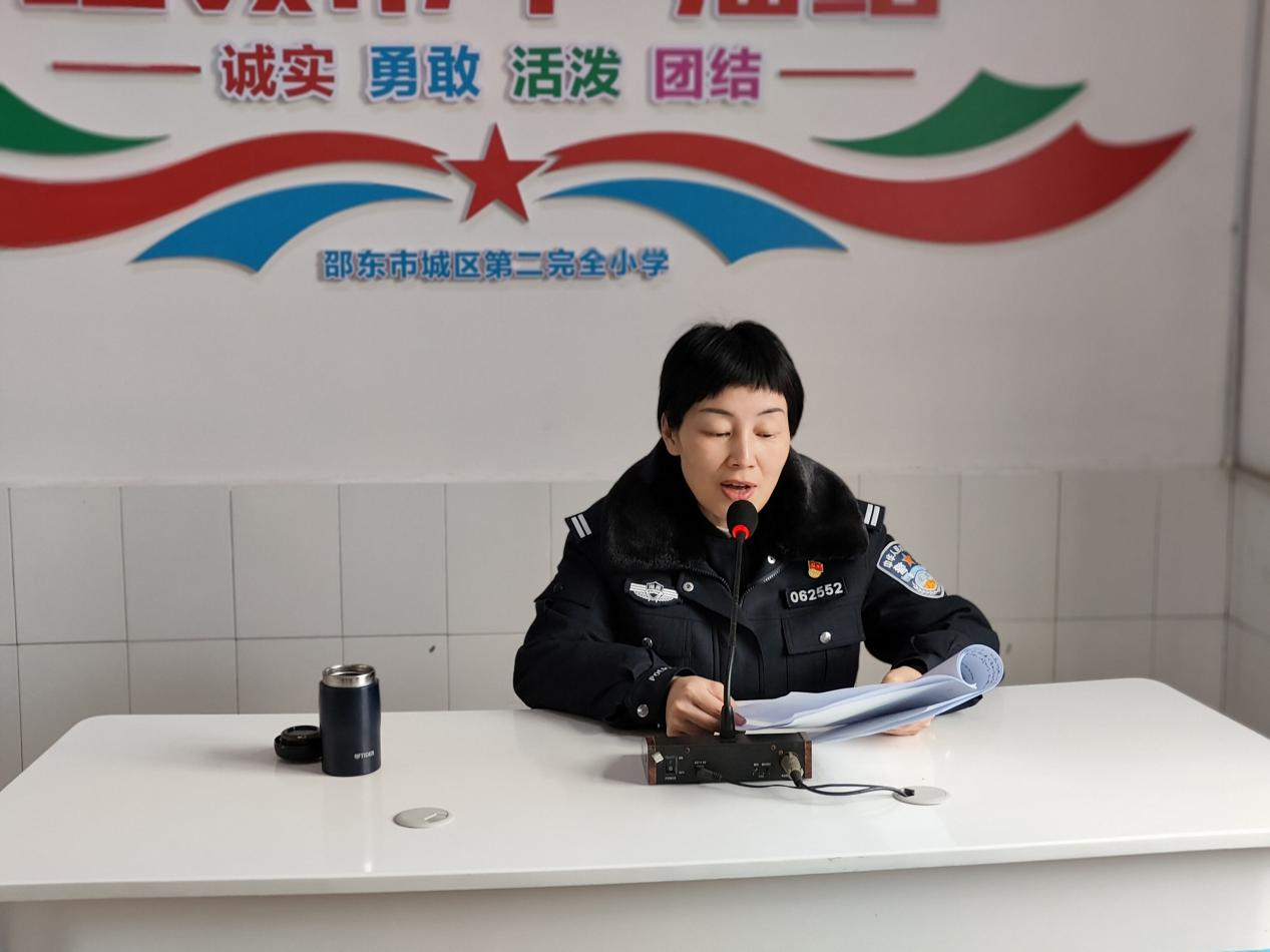 城区二小积极开展“法制教育进校园”系列活动
