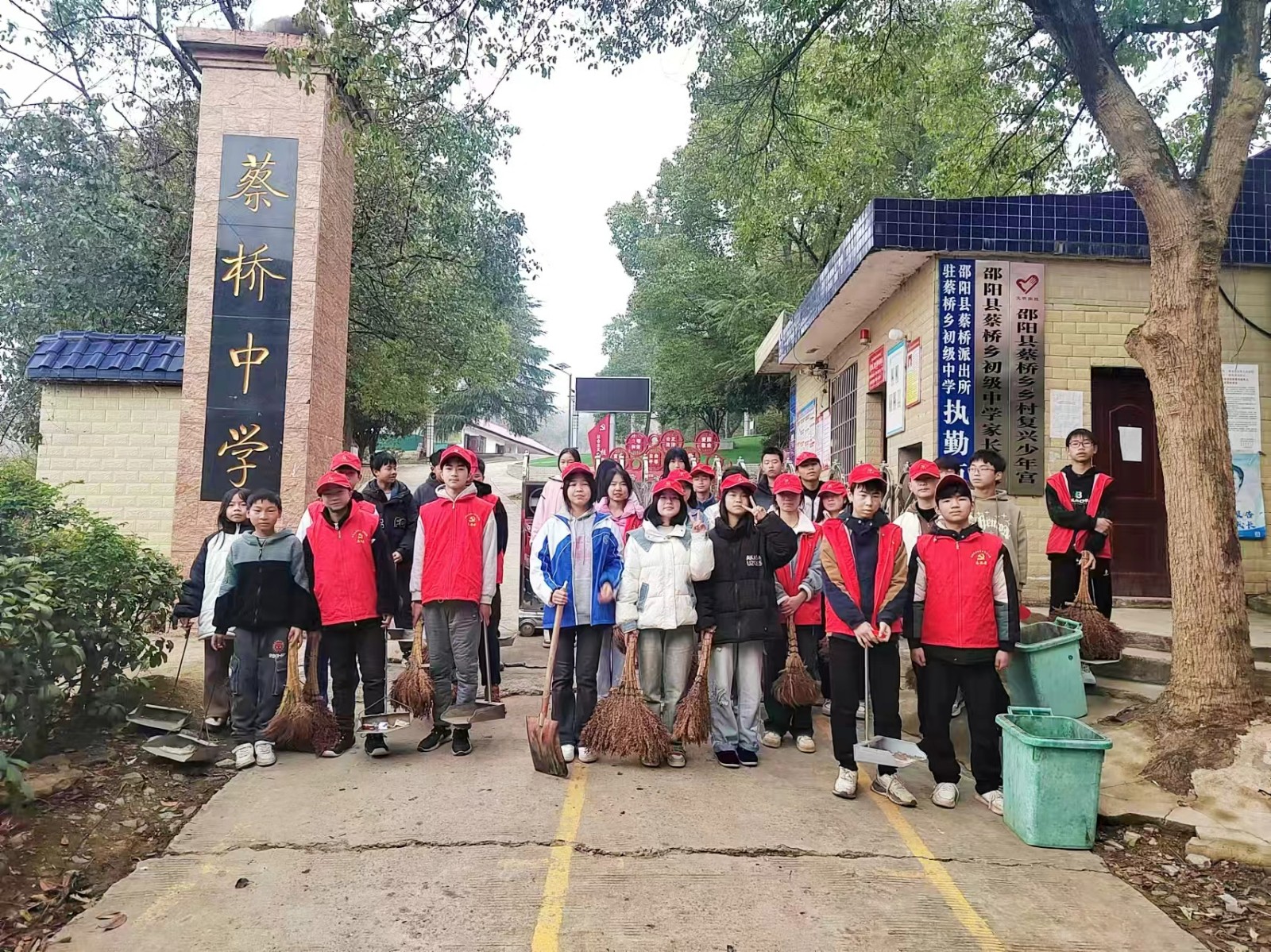 弘雷锋精神  树时代新风