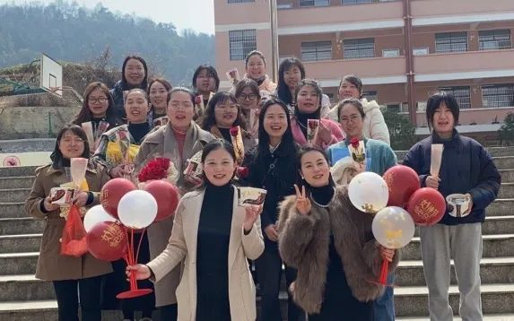 “明媚三月、卿乃佳人”