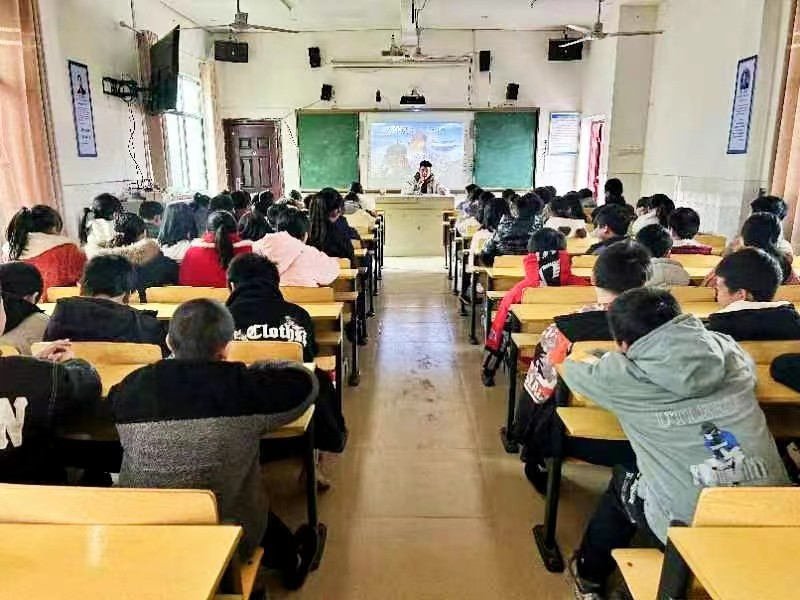 少年凌云志，逐梦趁春风