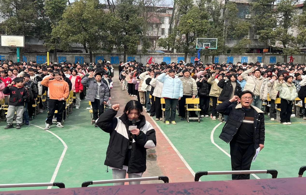 拼搏百日  圆梦今朝