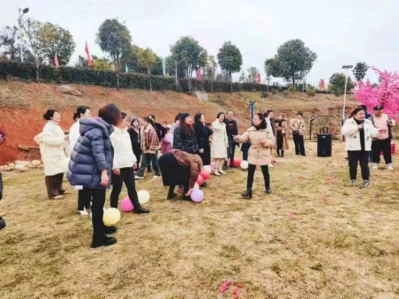 巾帼展英姿 筑梦新时代